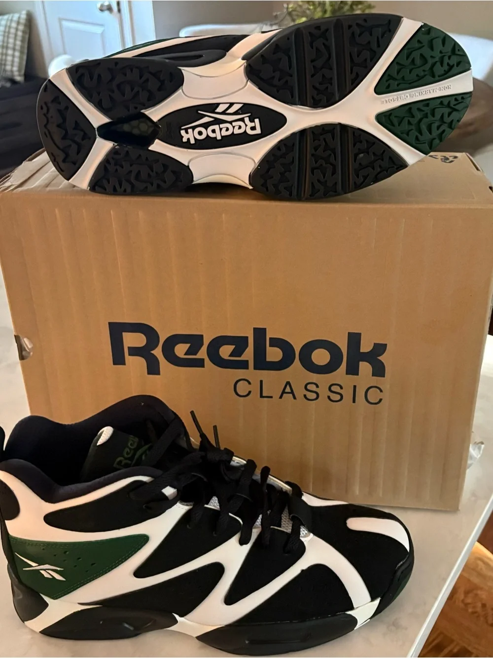 Reebok Men's Black White Green Athletic Sneakers Kamikaze 1 New in box